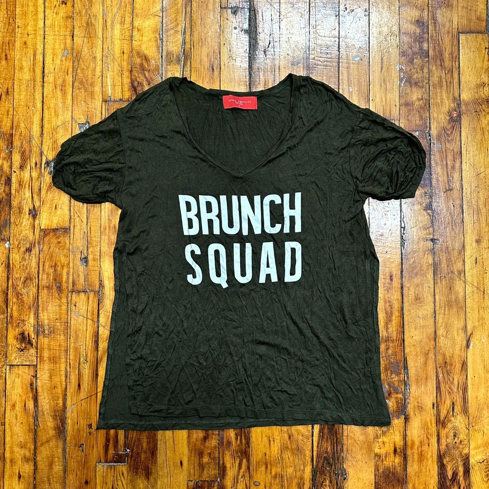 Akira Chicago T-Shirt Women Medium Dark Green BRUNCH SQUAD Graphic Print Classic